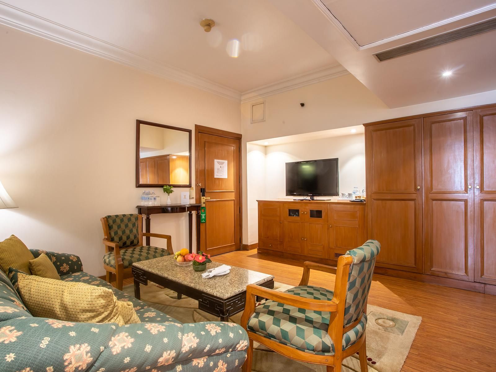 The Everest Hotel thumbnail 19