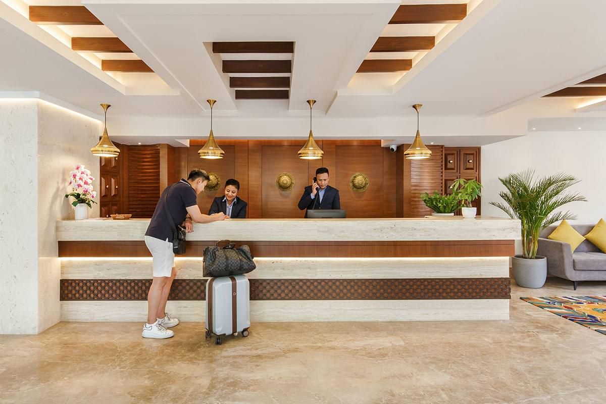 Hotel Thrive — A Tropical Courtyard thumbnail 14