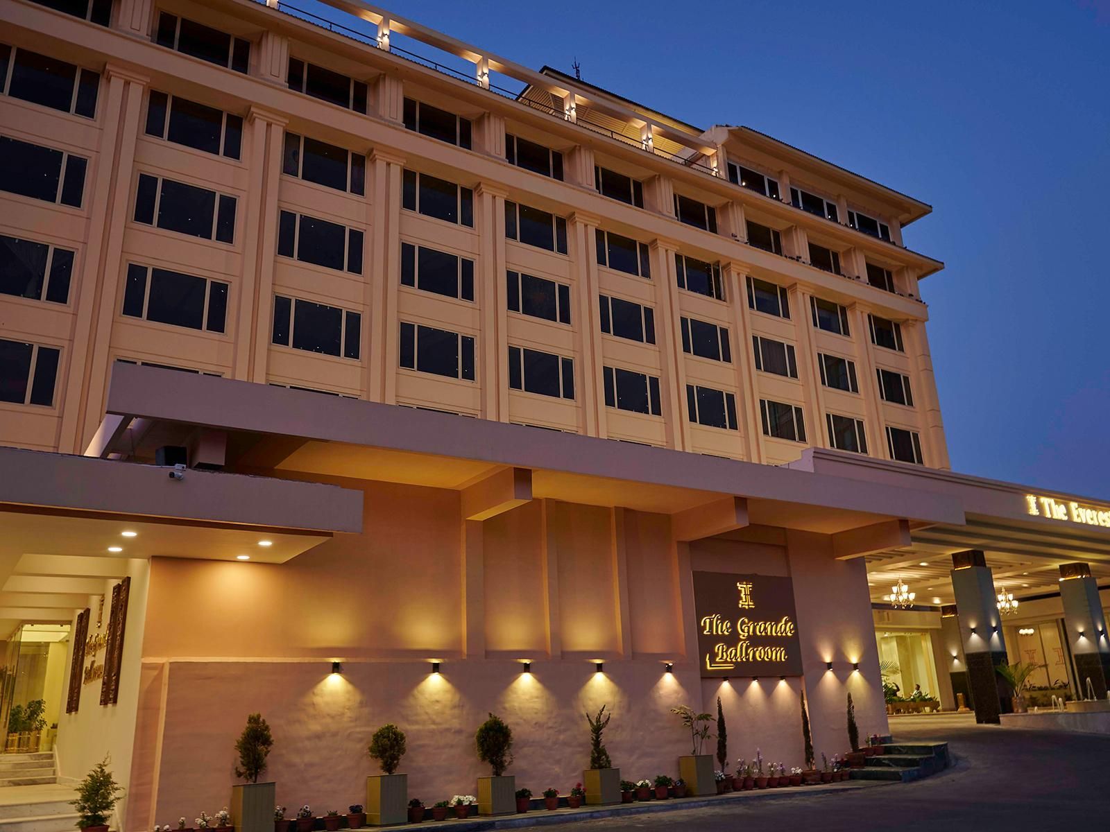 The Everest Hotel thumbnail 2