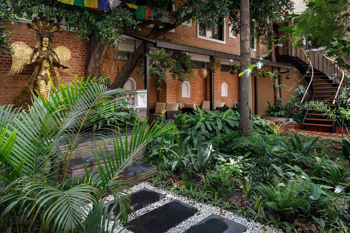 Hotel Thrive — A Tropical Courtyard thumbnail 8