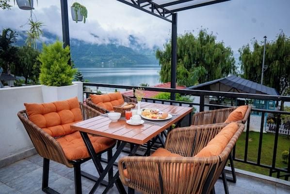 Majestic Lake Front Hotel & Suites thumbnail 17