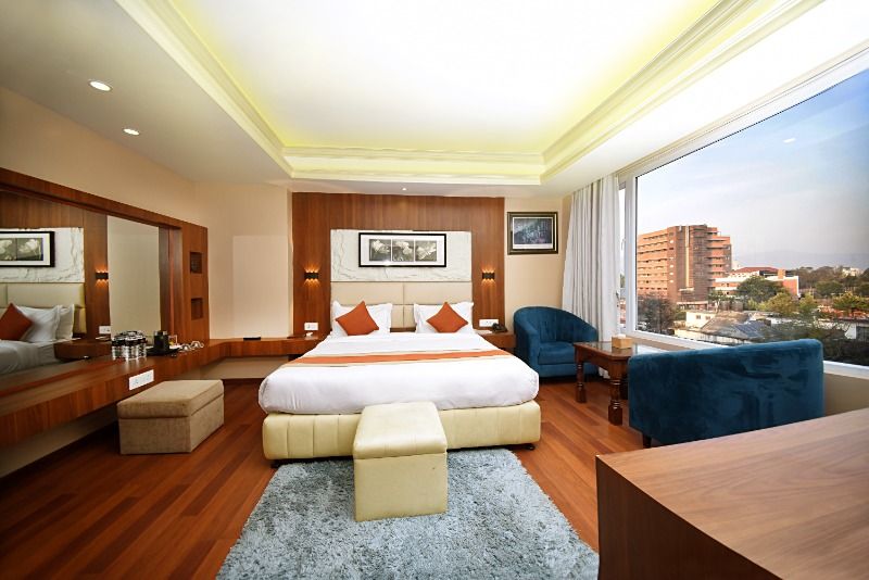 Executive Suite — King Bed