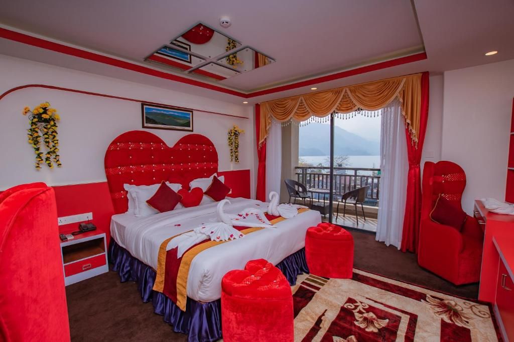 Honeymoon Suite