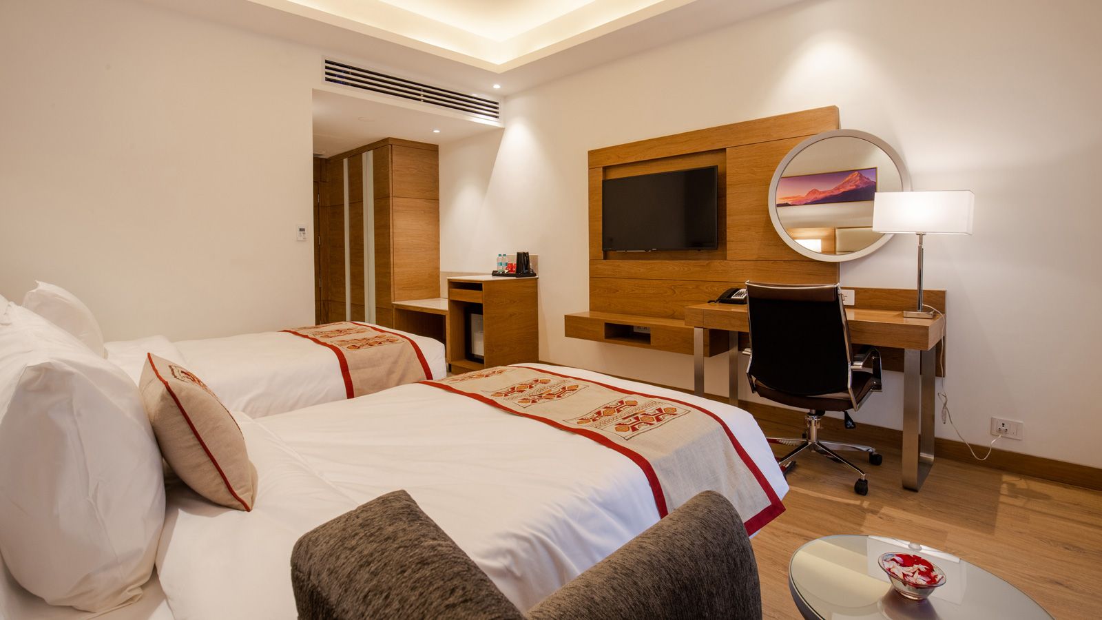 Super Deluxe Room with Balcony — Twin Beds