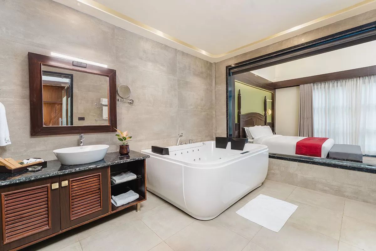 Deluxe Room with Bathtub