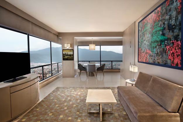 Breezy / Larger Suite – Club Level