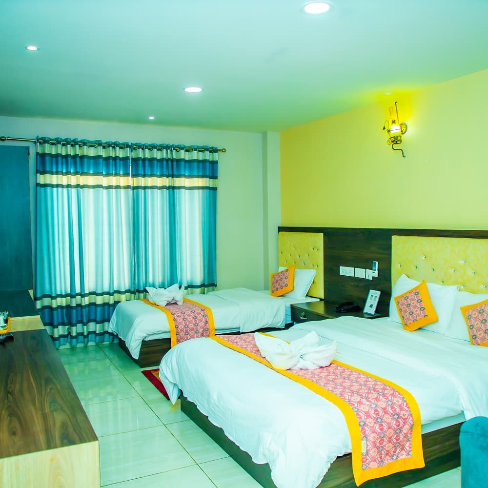 Grand Deluxe / Family Room