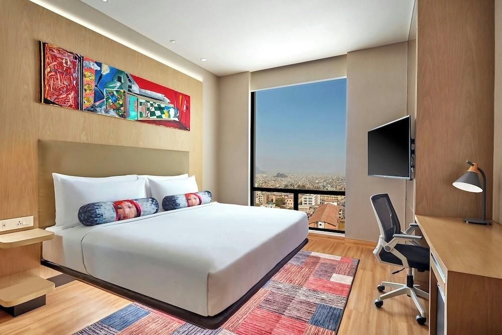 Urban King – Club Level, City View