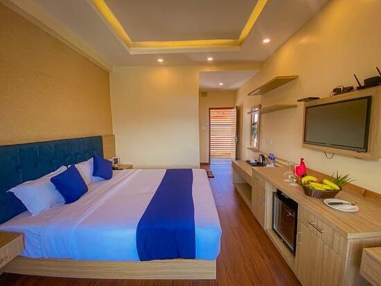 Deluxe with Lake View