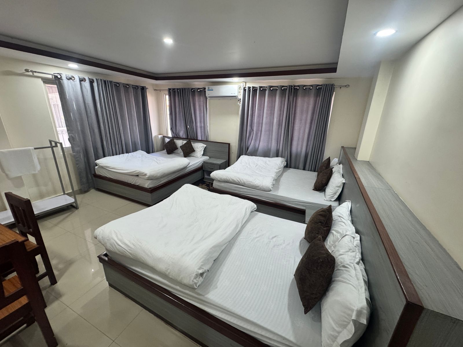 Deluxe AC Triple Bed